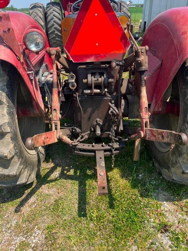 Thumbnail image International Harvester 424 8
