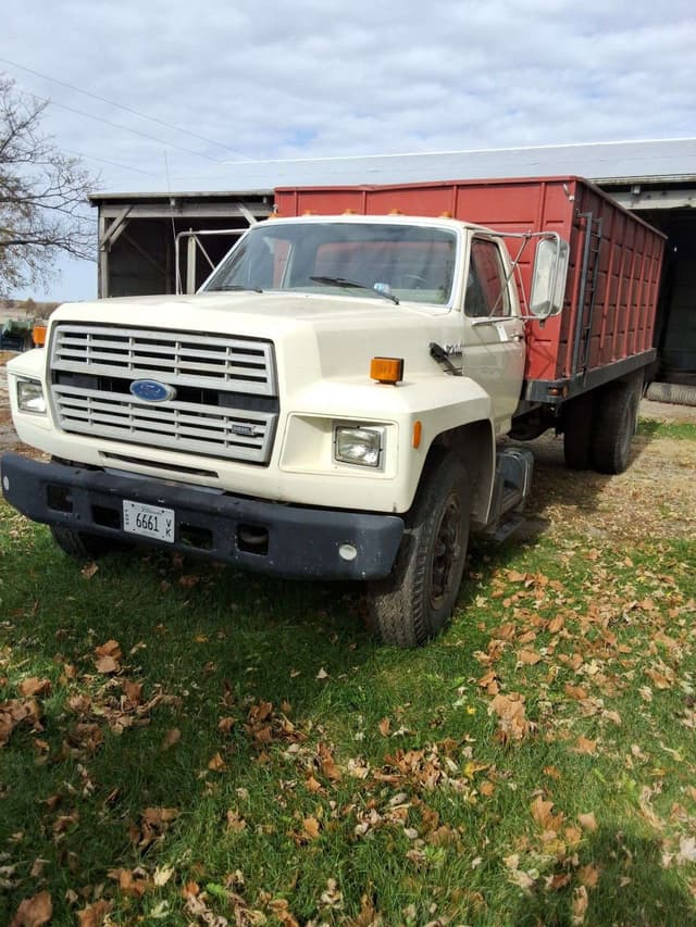 Image of Ford F-700 equipment image 2