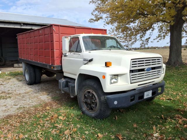 Image of Ford F-700 equipment image 4
