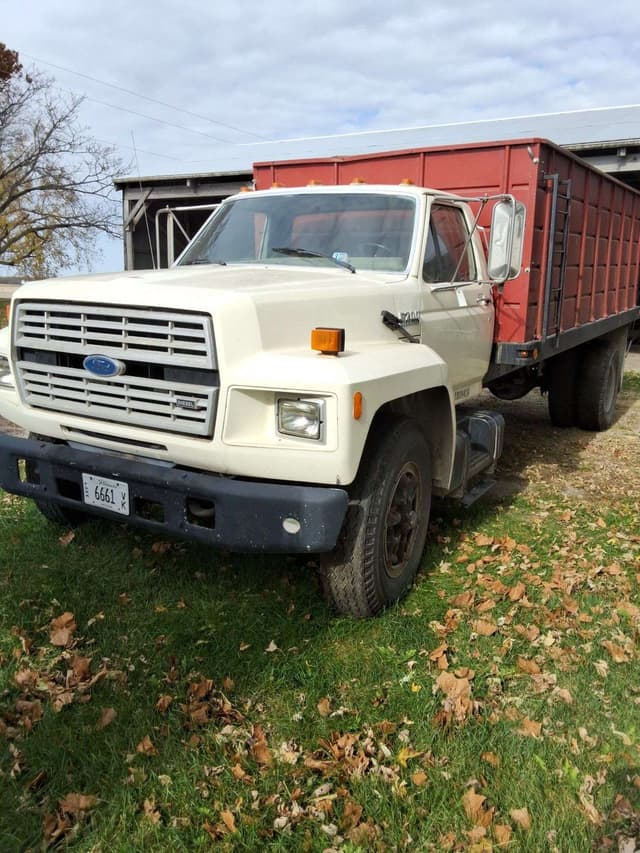 Image of Ford F-700 equipment image 3