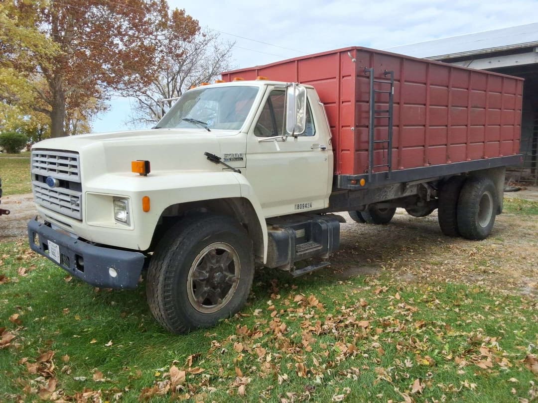 Image of Ford F-700 Primary image