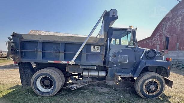 Image of Ford LN8000 equipment image 2