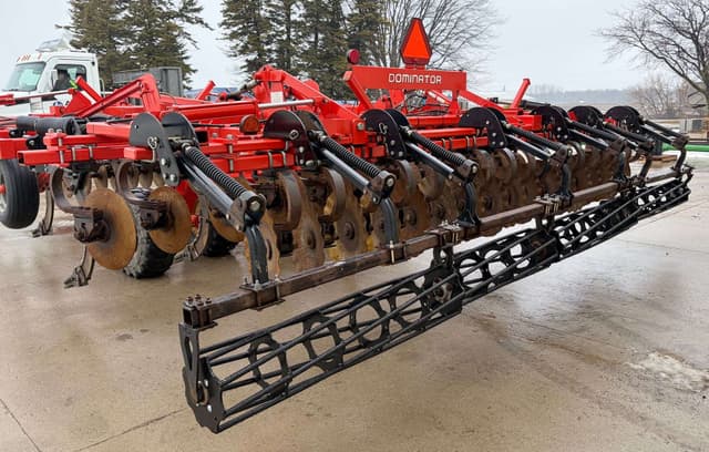 Image of Kuhn Krause Dominator 4850 equipment image 4