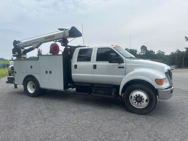 Image of Ford F-750 equipment image 3