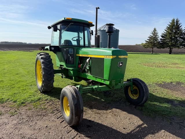 Image of John Deere 4230 equipment image 3