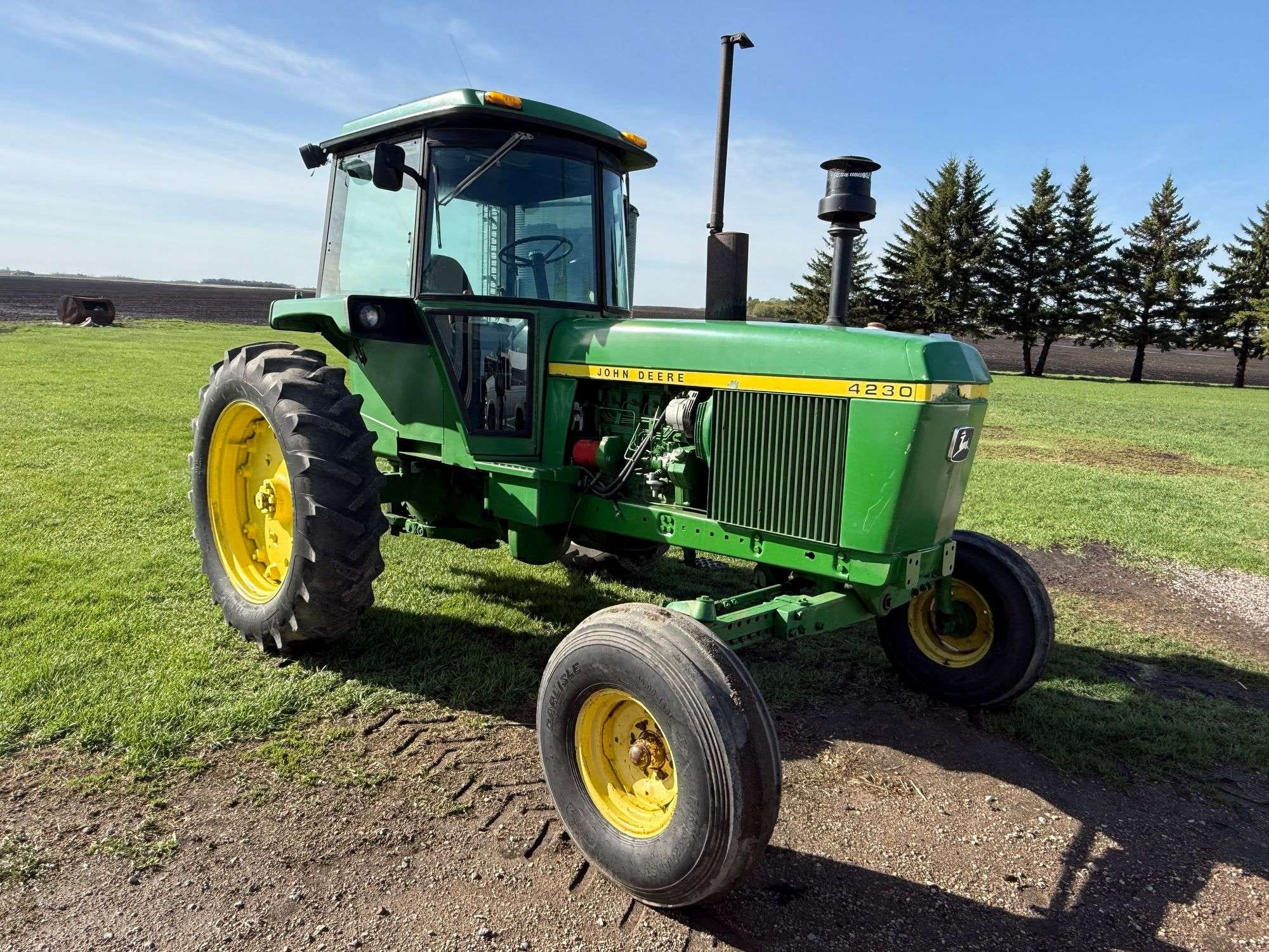 1973 John Deere 4230 Equipment Image0