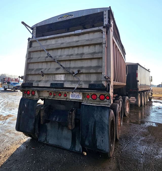 Image of International 9400 equipment image 4