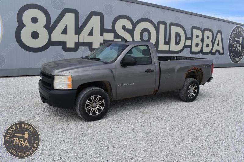 2009 Chevrolet Silverado Equipment Image0