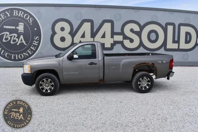 Image of Chevrolet Silverado equipment image 1