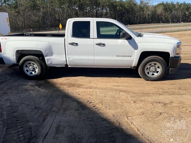 Image of Chevrolet Silverado equipment image 3