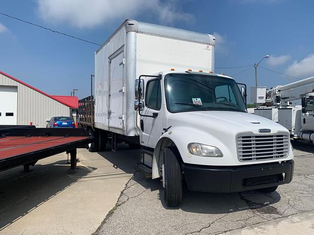 Image of Freightliner M2 equipment image 2