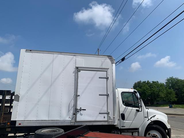 Image of Freightliner M2 equipment image 3