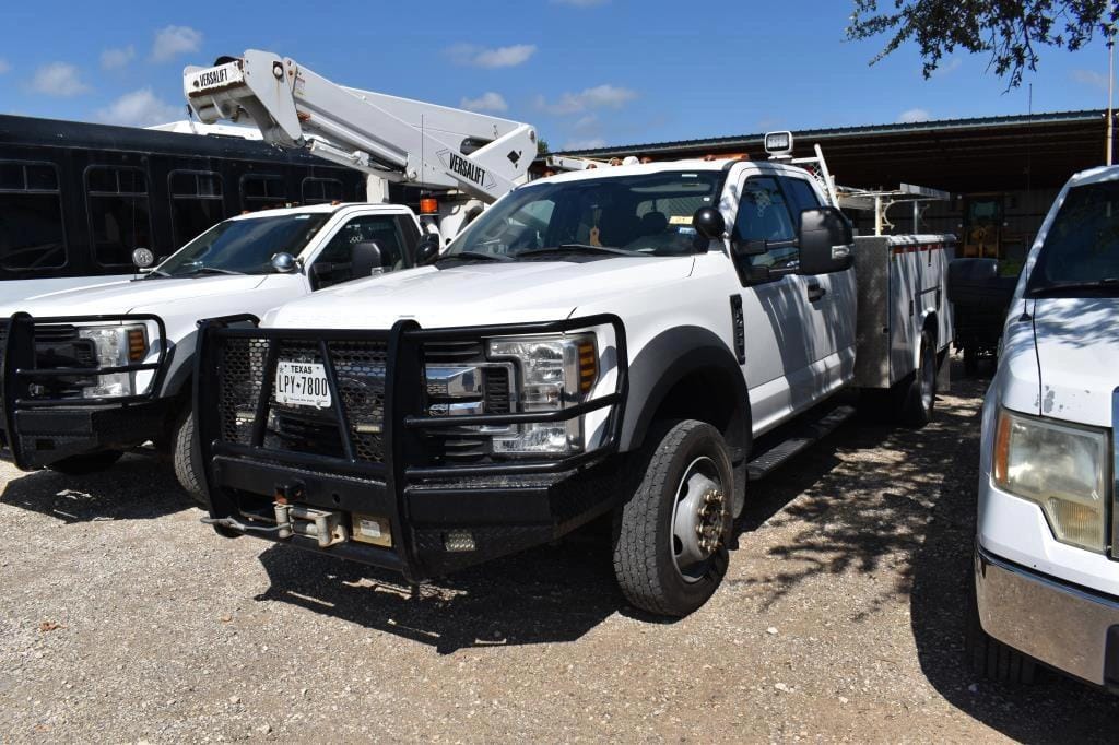 2018 Ford F-450 Equipment Image0