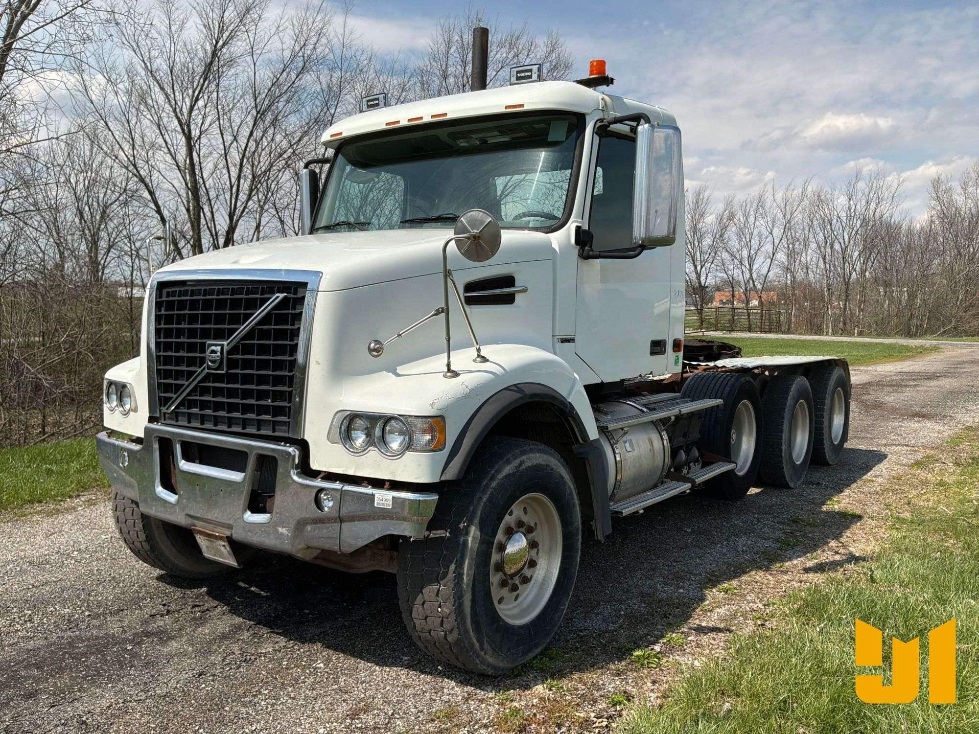 2008 Volvo VHD Equipment Image0