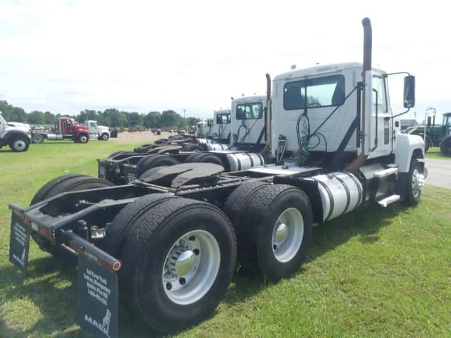 Image of Mack PI64T equipment image 2