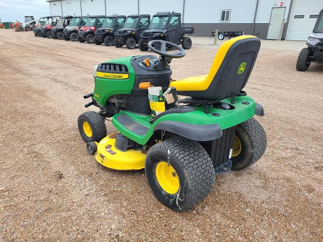 Image of John Deere D130 equipment image 3