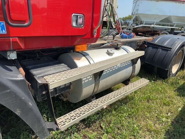 Image of Mack CH613 equipment image 3