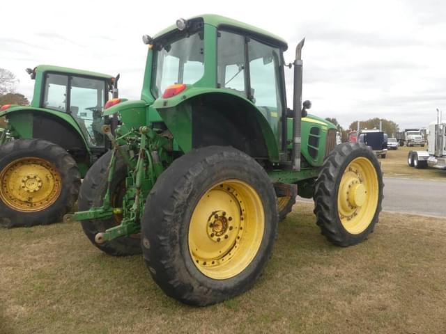 Image of John Deere 7330 equipment image 2
