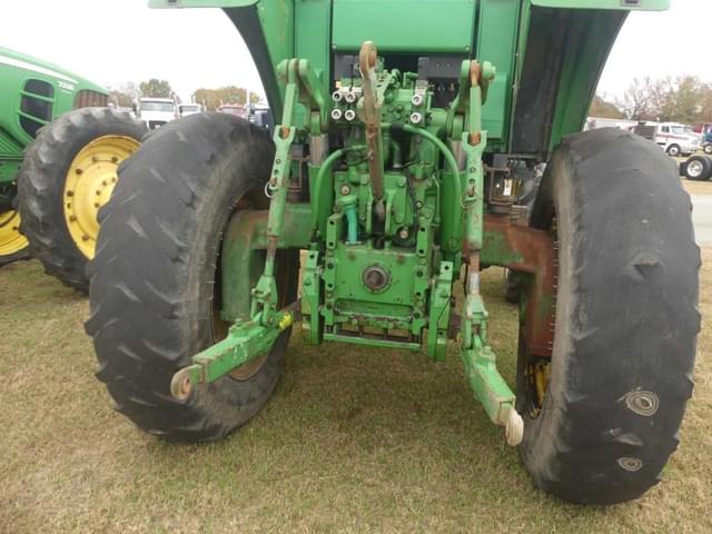 Image of John Deere 7330 equipment image 3