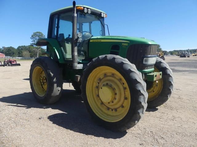 Image of John Deere 7330 equipment image 1