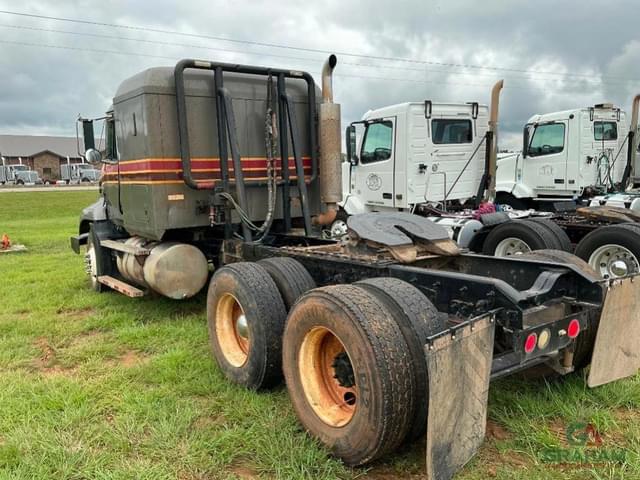 Image of Mack CX613 equipment image 3