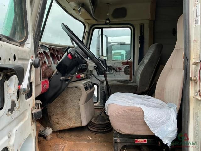Image of Mack CX613 equipment image 4