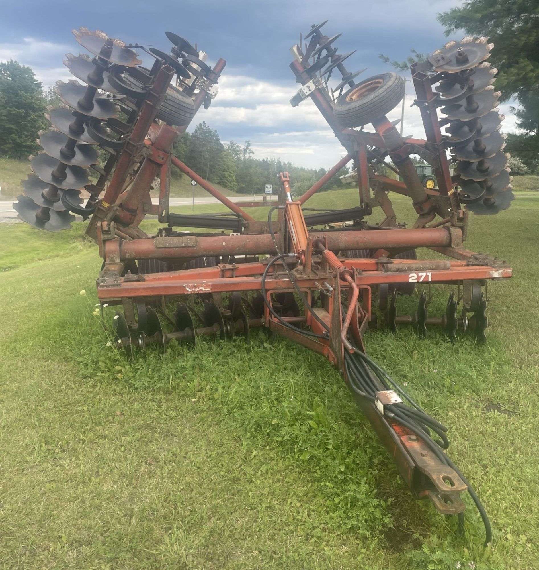 White 271 Equipment Image0