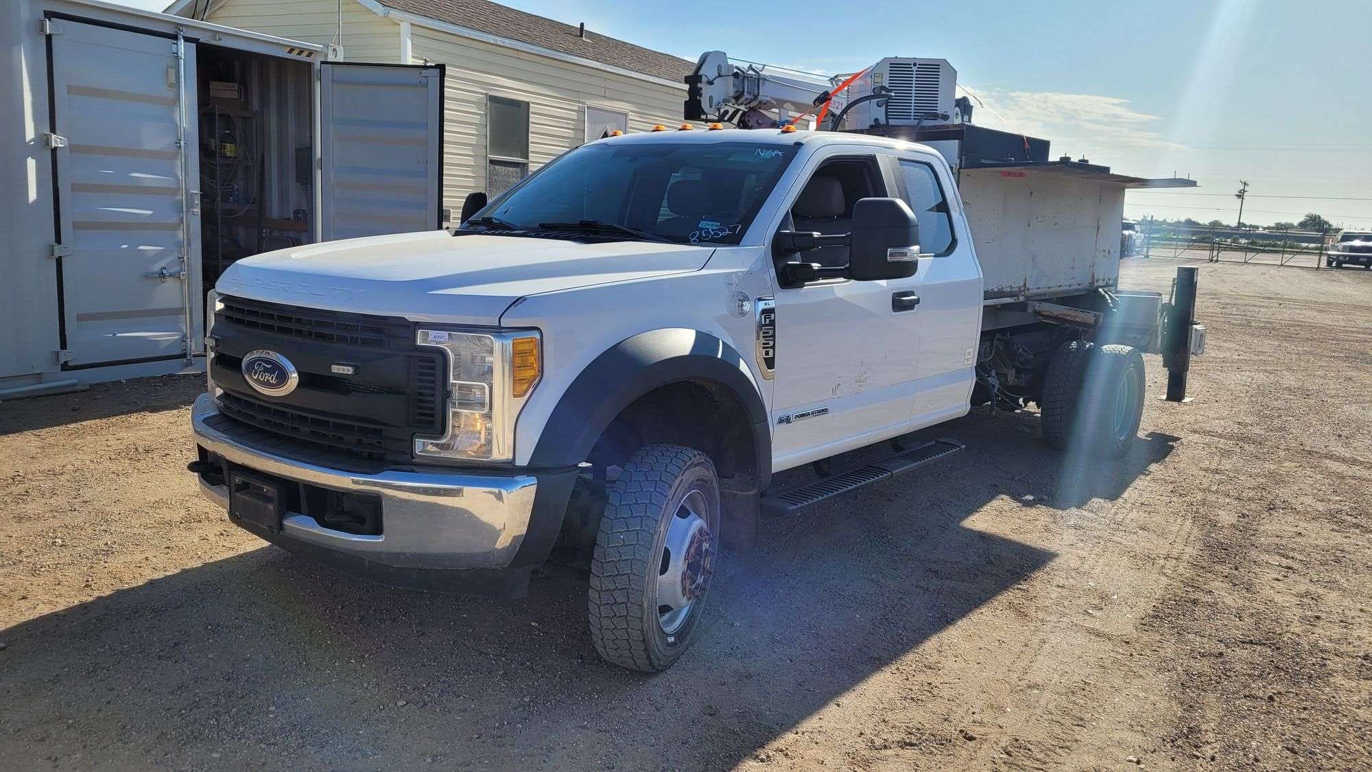 2017 Ford F-550 Equipment Image0
