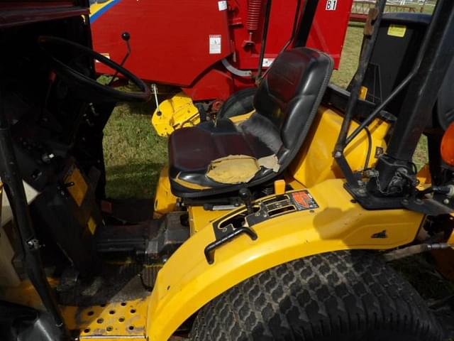 Image of Cub Cadet 7205 equipment image 4