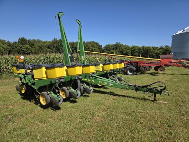 Image of John Deere 7200 equipment image 4