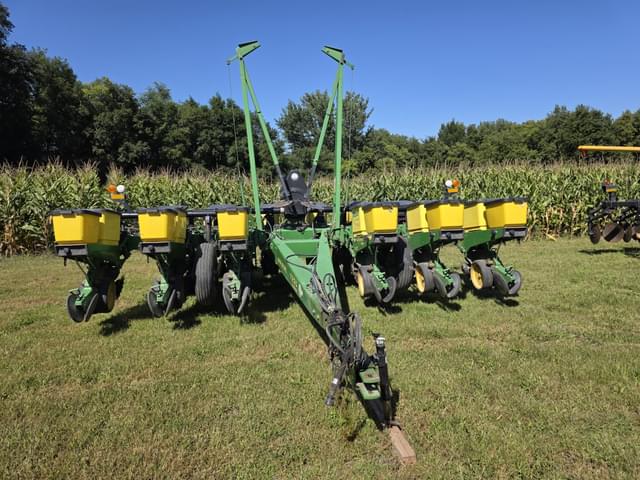 Image of John Deere 7200 equipment image 2