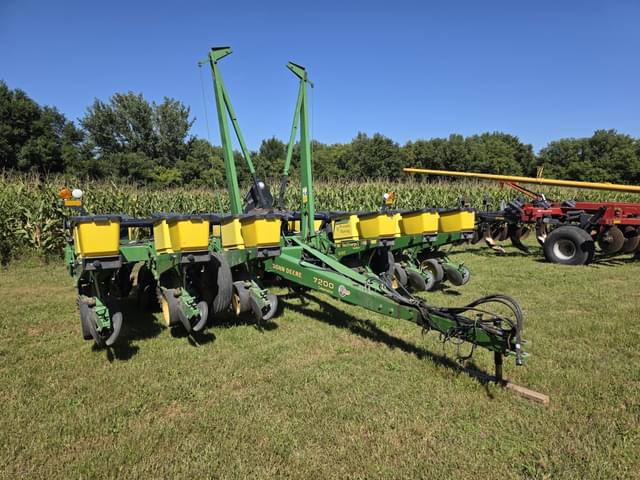 Image of John Deere 7200 equipment image 3