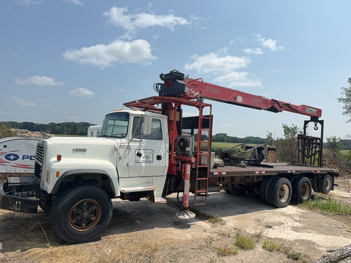 1990 Ford L9000 Equipment Image0