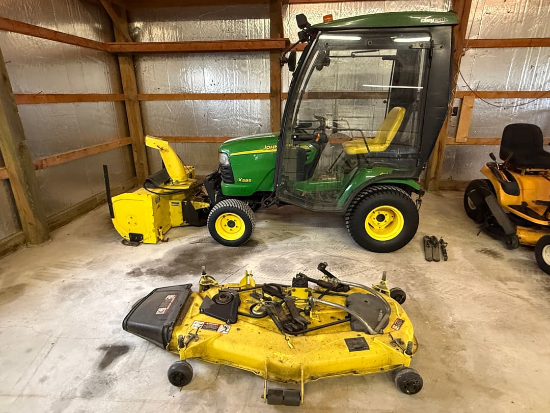 Image of John Deere X585 Image 0