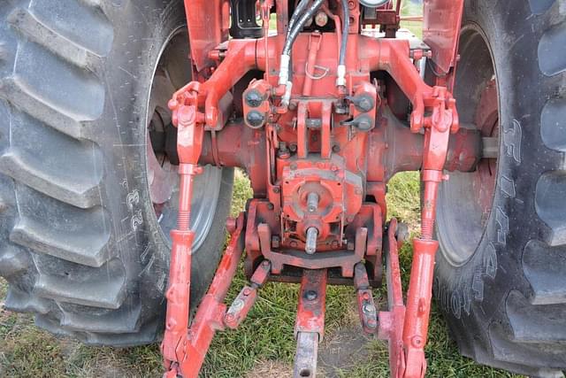 Image of International Harvester 1466 equipment image 4