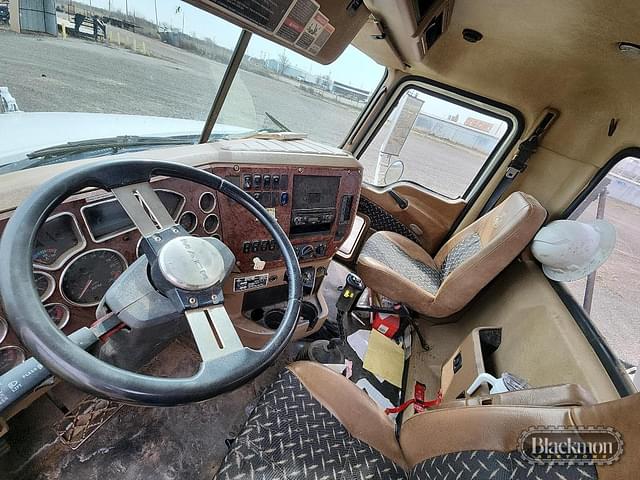 Image of Mack Granite GU713 equipment image 4