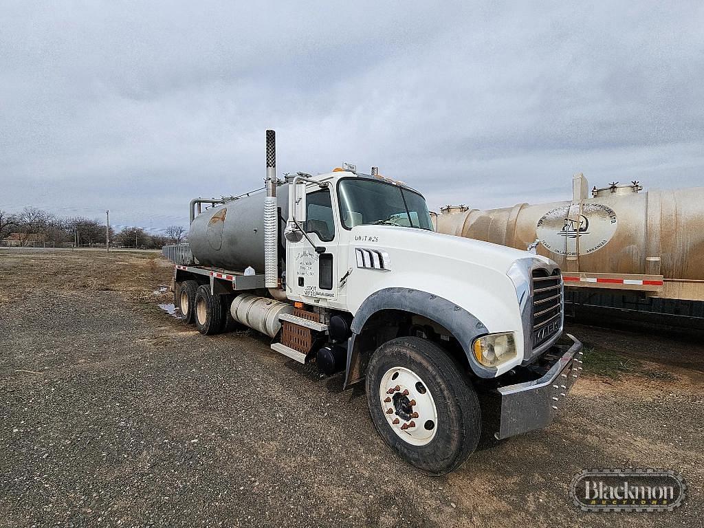 Image of Mack Granite GU713 Primary image