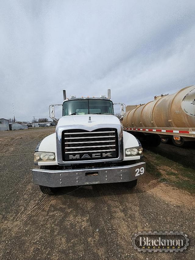 Image of Mack Granite GU713 equipment image 1