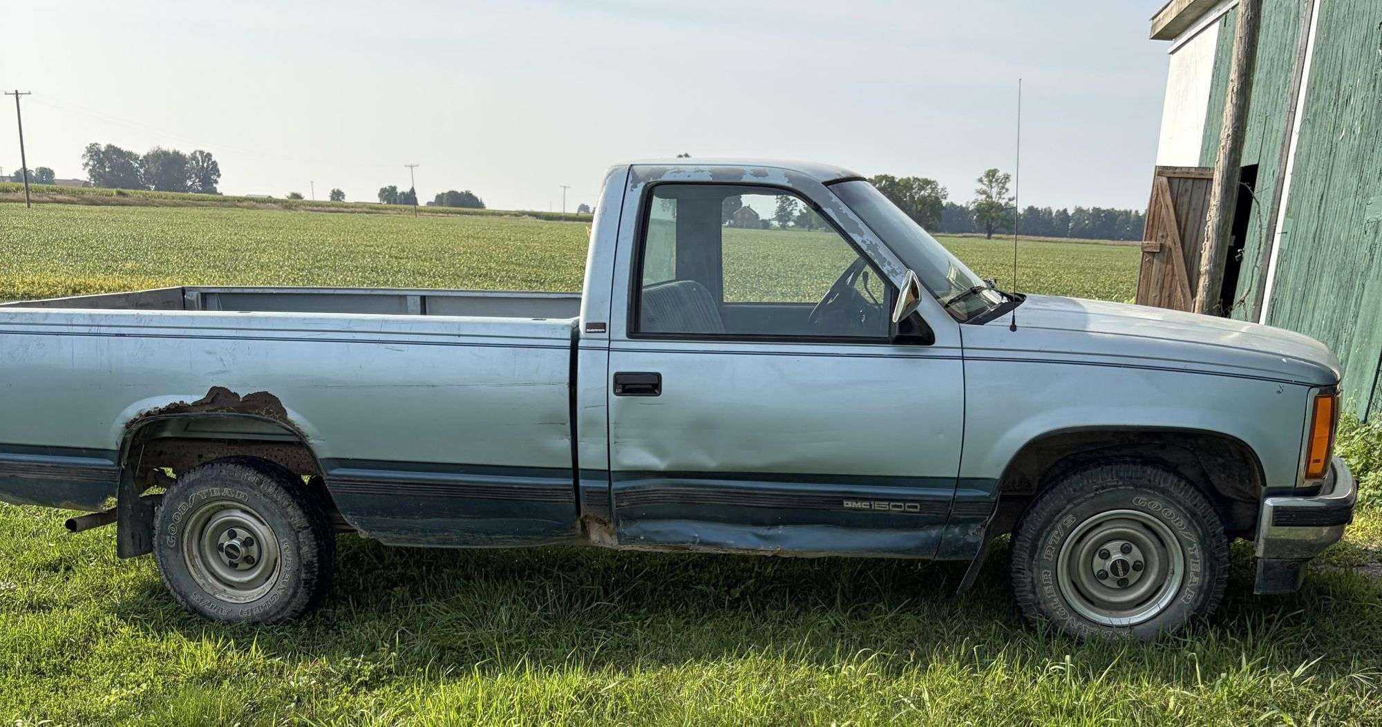 1990 GMC Sierra 1500 Equipment Image0