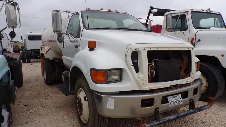 2006 Ford F-650 Equipment Image0