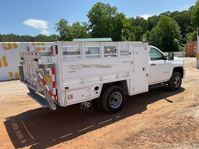 Image of Chevrolet 3500 equipment image 4