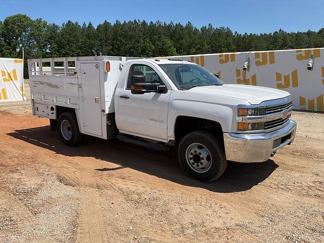 Image of Chevrolet 3500 equipment image 2