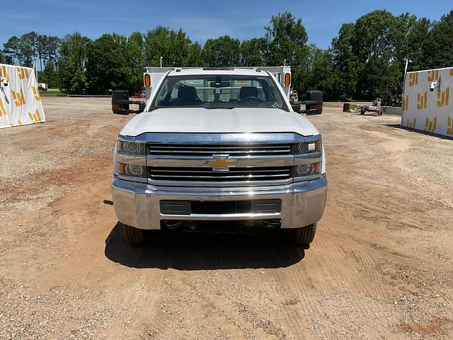 Image of Chevrolet 3500 equipment image 1
