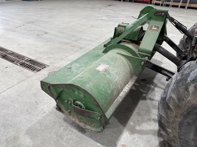 Image of John Deere 390 equipment image 4