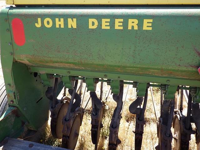 Image of John Deere 8100 equipment image 4
