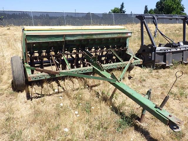 Image of John Deere 8100 equipment image 1