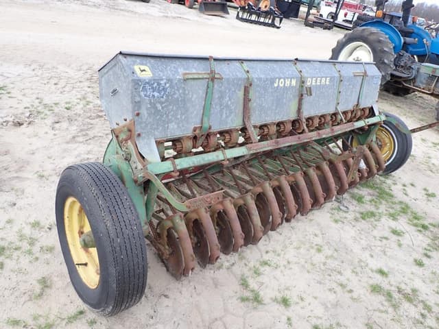 Image of John Deere 147B equipment image 3