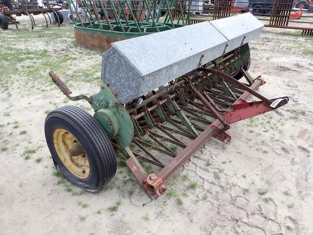 Image of John Deere 147B equipment image 1