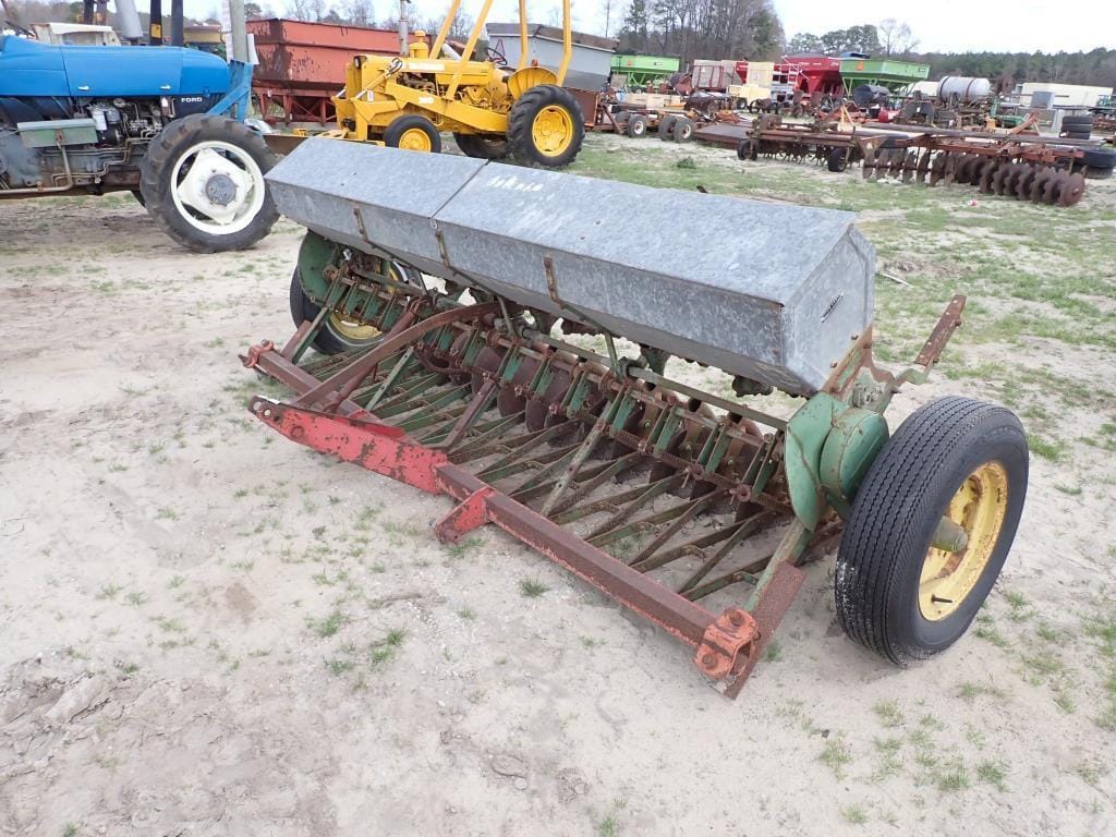 John Deere 147B Equipment Image0