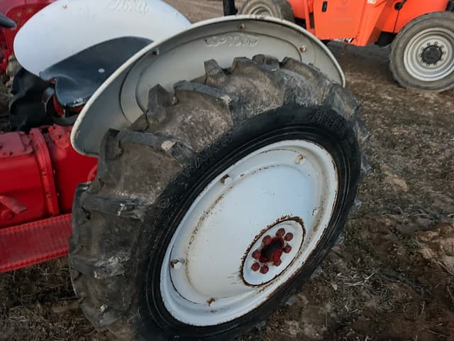 Image of Ford 8N equipment image 2